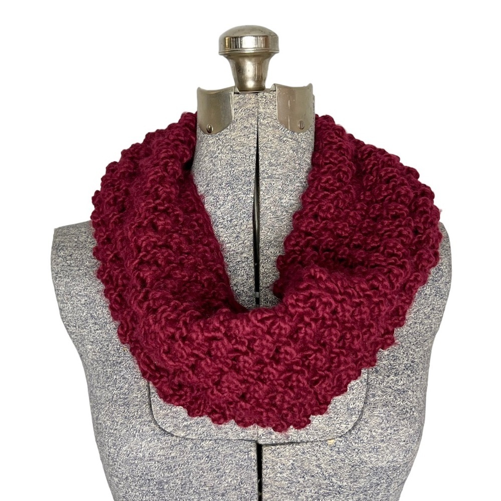 Divided by H&M Maroon Moss Stitch Knit Acrylic Infinity Scarf